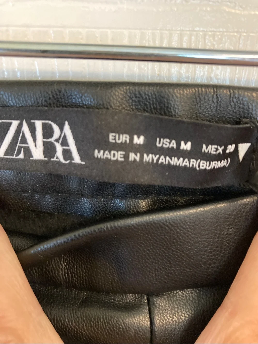 Zara Black Faux Leather Slim Leggings - Picture 2 of 10